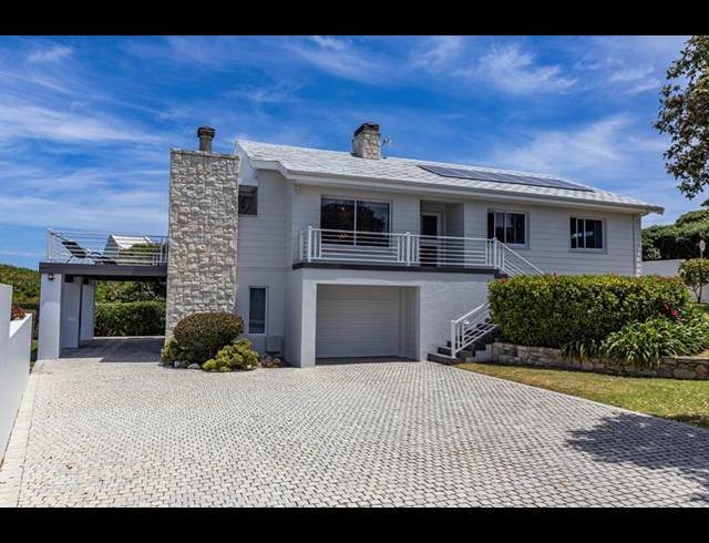 4 BEDROOM HOUSE FOR SALE IN SANDBAAI